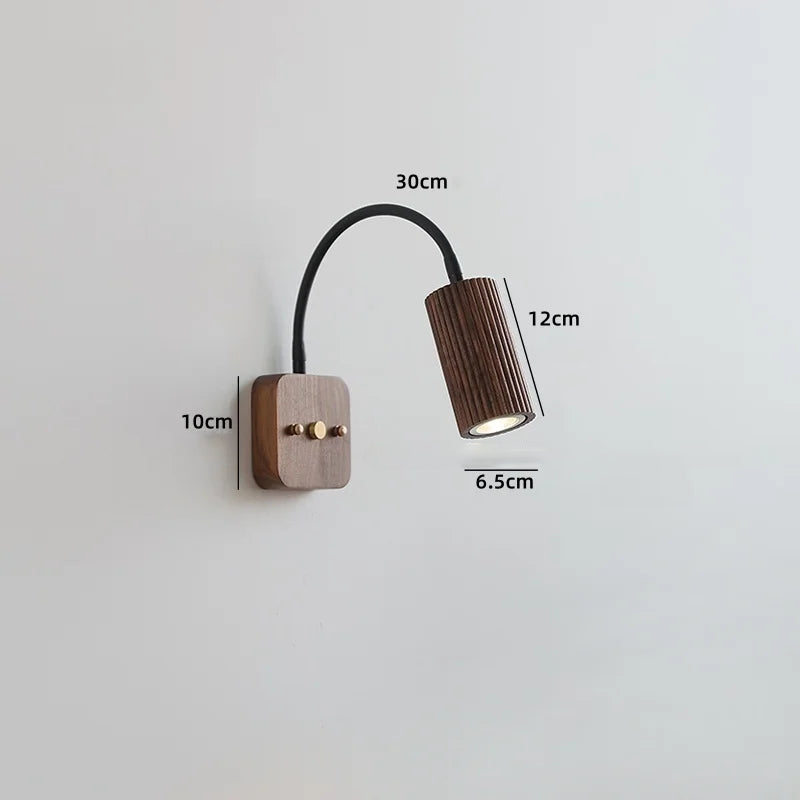 Dimensions Wandleuchte Leselampe, drehbarer Zylinder aus geriffeltem Nussbaumholz