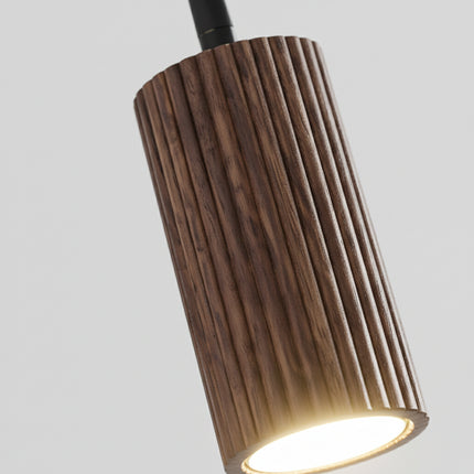Détail de la tête cylindrique cannelée en bois de noyer de l applique murale