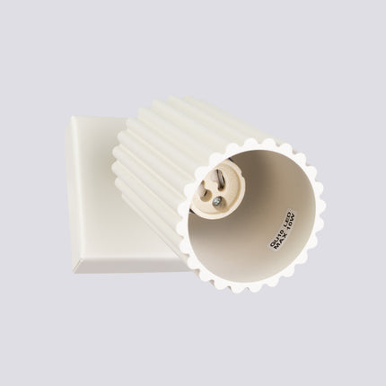 Applique murale Oslo beige vue en angle, tête orientable dirigée vers le bas