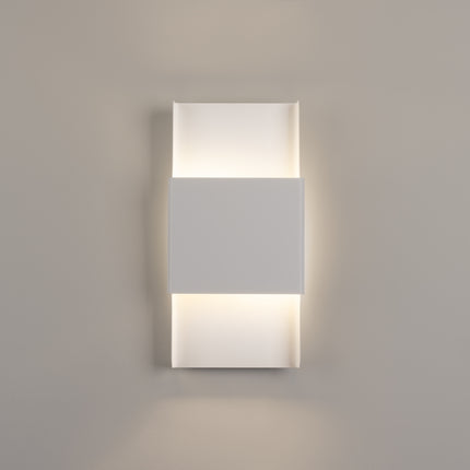 Applique murale blanche allumée, lumière douce diffusée en haut et en bas de la plaque en acier
