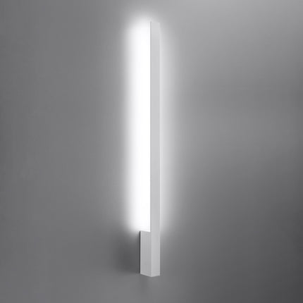 Applique Slim Design blanc allumée, halo blanc neutre diffusé vers le haut et le bas du mur