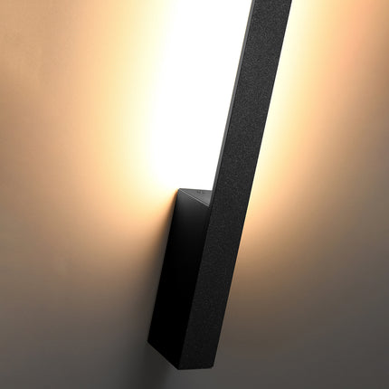 Détail de l'applique Slim Design noir : embase compacte et diffuseur lumineux