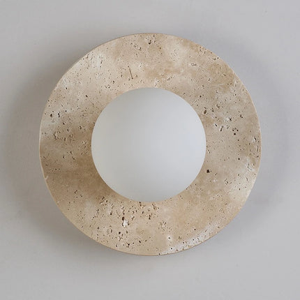 Applique murale en travertin naturel éteinte, disque en pierre veinée et globe opalin blanc