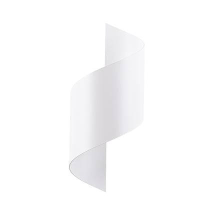 Applique murale Vortex en acier blanc, forme spirale incurvée, vue de face sur fond blanc
