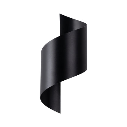 Applique murale Vortex en acier noir, forme spirale incurvée, vue de face sur fond blanc