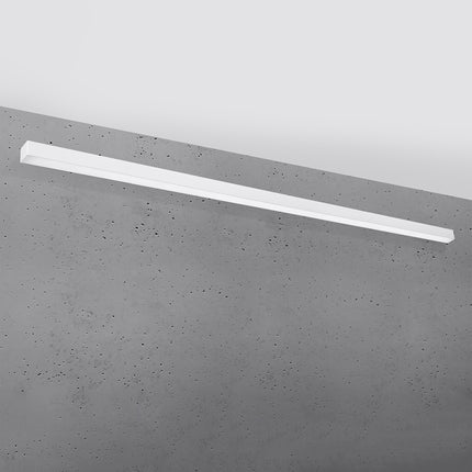 Applique Barre Moderne 200 cm en aluminium blanc, longue barre linéaire à abat-jour opale, vue studio