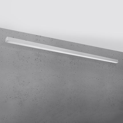 Applique Barre Moderne 200 cm en aluminium gris, longue barre linéaire à abat-jour opale, vue studio