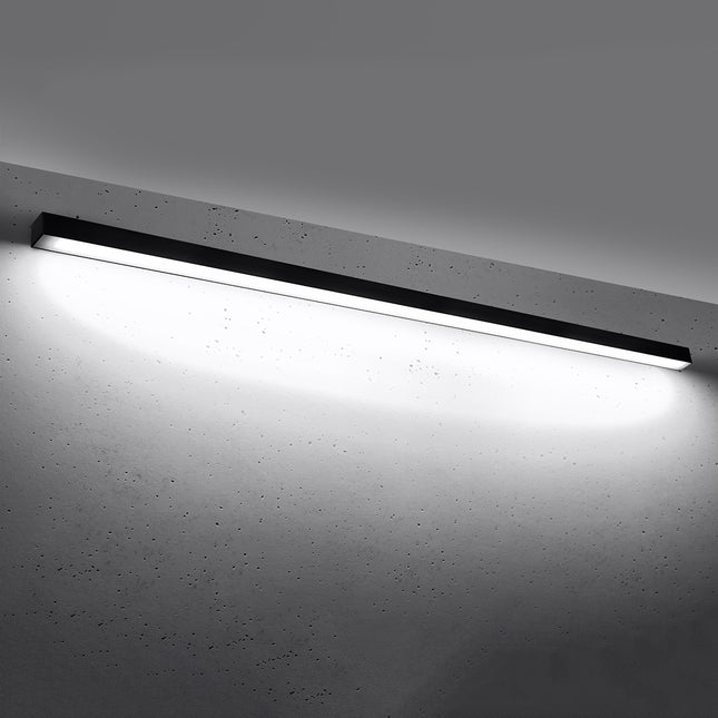 Applique Barre Moderne 200 noire allumée, abat-jour opale diffusant une lumière homogène 4000K