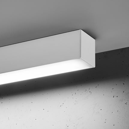 Détail de l'about et de la face diffusante opale du Plafonnier Barre Moderne 200 blanc