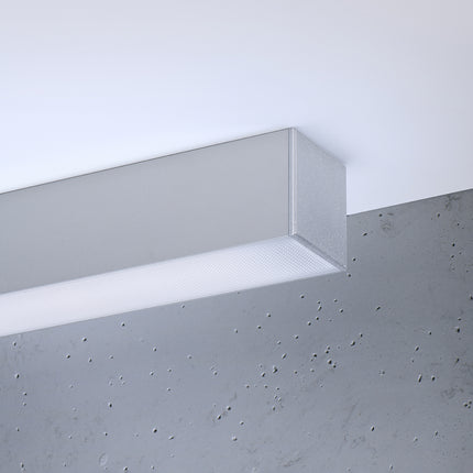 Plafonnier Barre Moderne 200 gris vu en angle, profil fin en aluminium