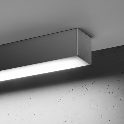 Détail de l'about et de la face diffusante opale du Plafonnier Barre Moderne 200 gris