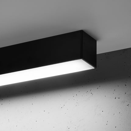 Détail de l'about et de la face diffusante opale du Plafonnier Barre Moderne 200 noir
