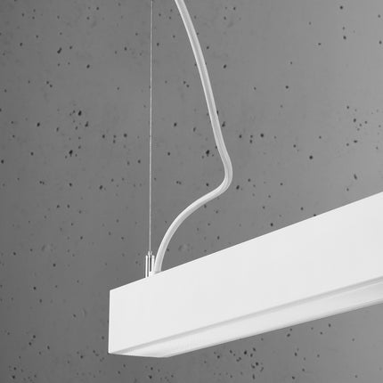 Détail de la fixation et du câble d'alimentation de la Suspension Barre Moderne 200 blanche