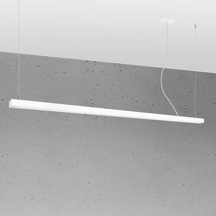 Suspension Barre Moderne 200 cm en aluminium blanc, longue barre linéaire à abat-jour opale, vue studio