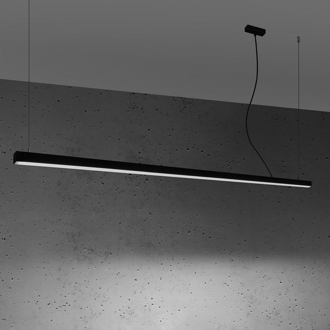 Suspension Barre Moderne 200 noire allumée, abat-jour opale diffusant une lumière homogène 4000K