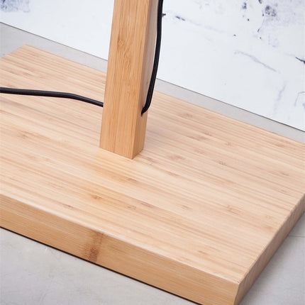Base rectangulaire en bambou massif du lampadaire Tanami, avec câble textile noir au sol