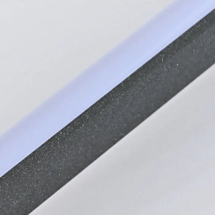 Detail de la finition en aluminium noir et du diffuseur LED de la borne extérieure