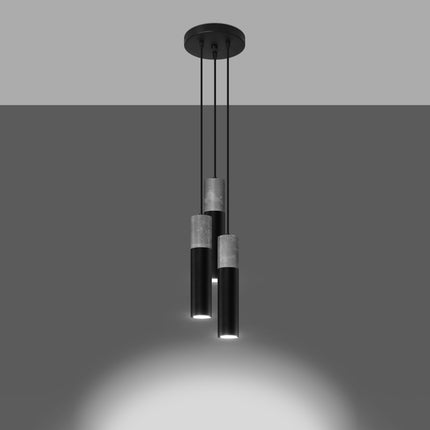 Suspension Colonne 3P noire allumée, lumière diffusée par les trois tubes en béton et acier