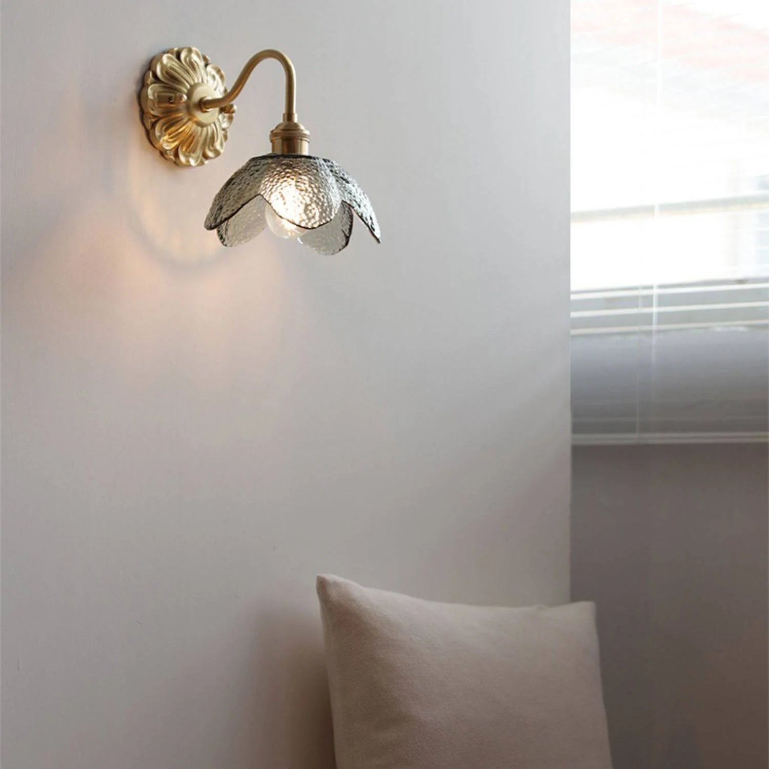 Originale Wandlampe aus Kupfer und Keramik