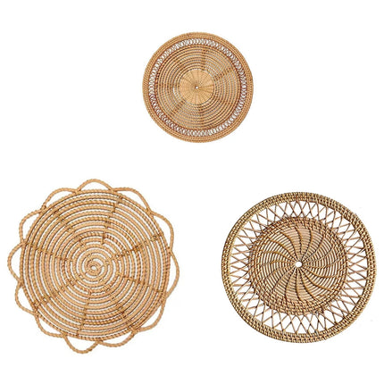 Décoration ronde en rotin tressé fait main vue en gros plan