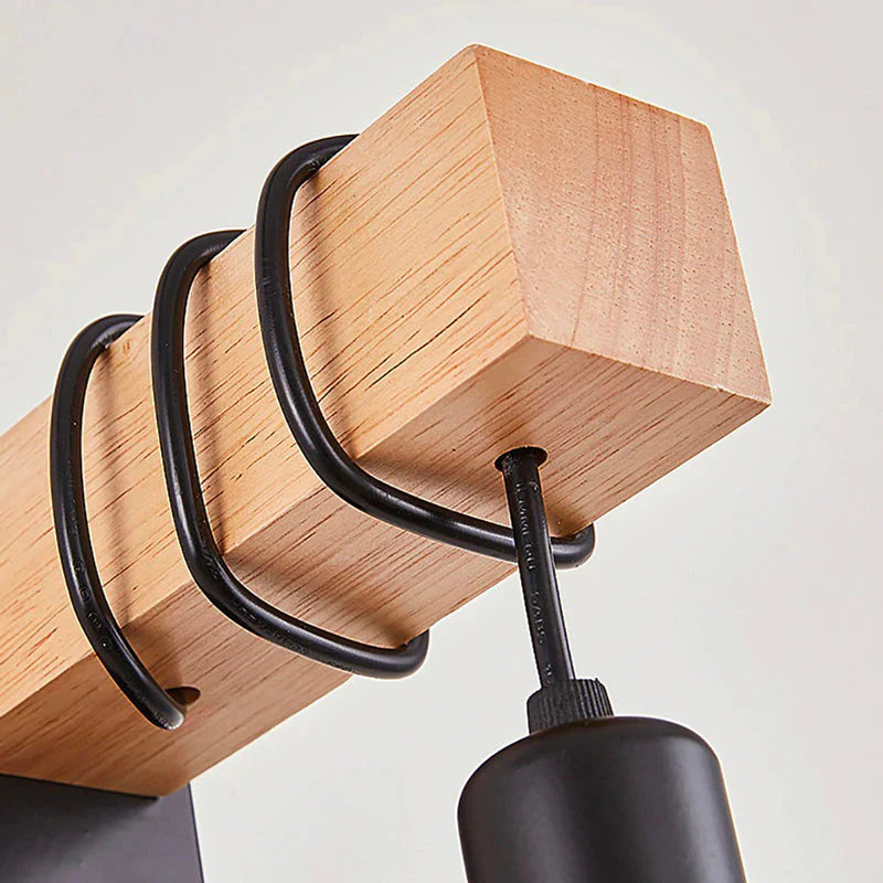 Minimalistische Wandlampe aus Holz