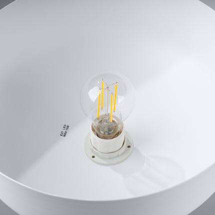 Suspension Douceur Bois blanc, autre angle sur le dôme en acier blanc et le cabochon en bois naturel.