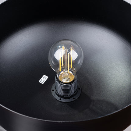 Suspension Douceur Bois noir, autre angle sur le dôme en acier noir et le cabochon en bois naturel.
