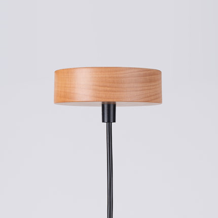 Suspension Douceur Bois noir, détail du dôme en acier noir et du cabochon en bois naturel.