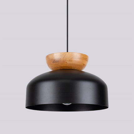 Suspension Douceur Bois noir, gros plan supplémentaire sur le dôme et le cabochon en bois naturel.