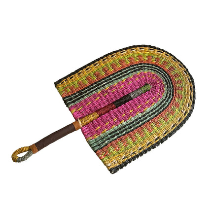Éventail en jonc tissé à la main coloris rose rouge
