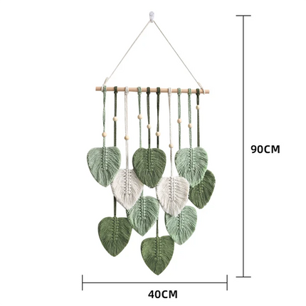 Détail du tissage des feuilles d'une décoration murale en macramé