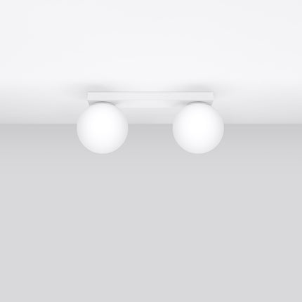 Plafonnier Globe Solis 2 globes blanc, vue packshot en angle sur fond neutre