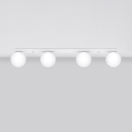Plafonnier Globe Solis 4 globes blanc, vue packshot en angle sur fond neutre