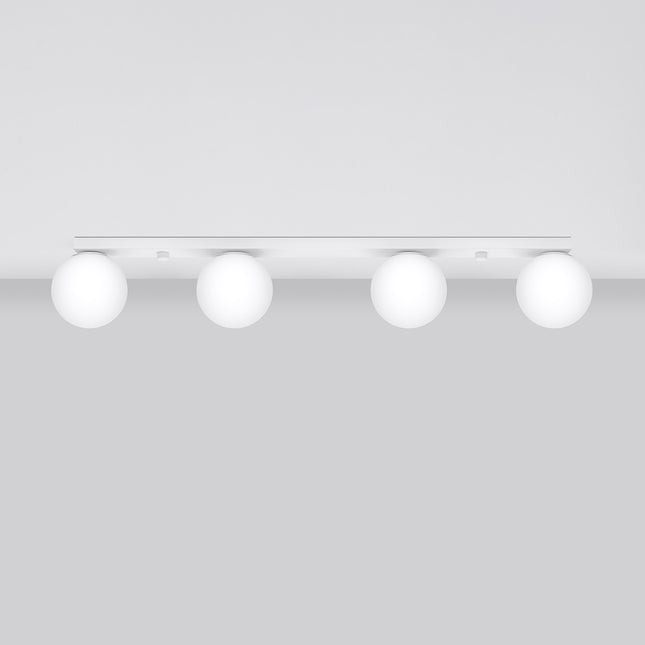 Plafonnier Globe Solis 4 globes blanc, vue packshot en angle sur fond neutre