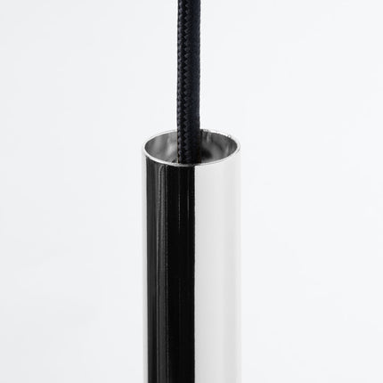 Détail de l'embout du tube en acier chromé de la suspension Halo 1, finition brillante