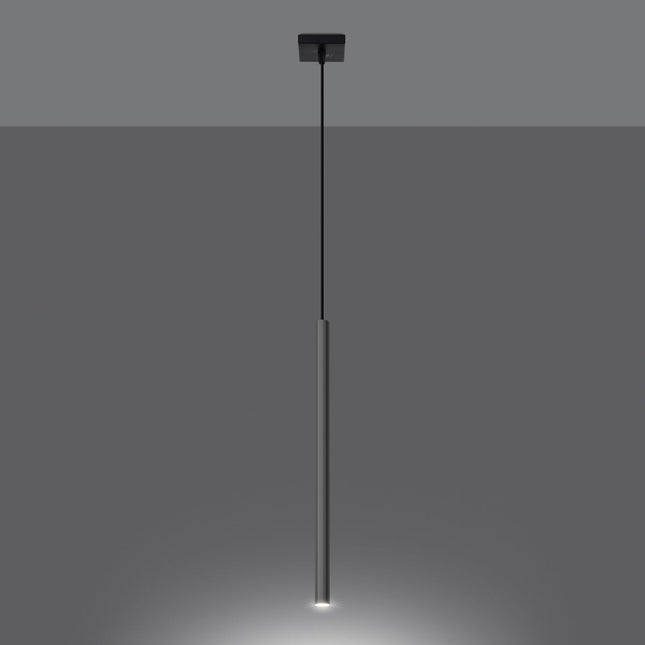 Suspension Halo 1 chromée allumée, halo de lumière chaude diffusé au sol depuis le tube fin
