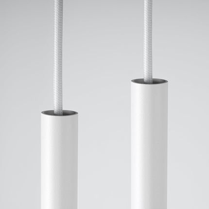 Suspension Halo 2 blanche vue de dessous, diffusion de la lumière depuis les deux tubes