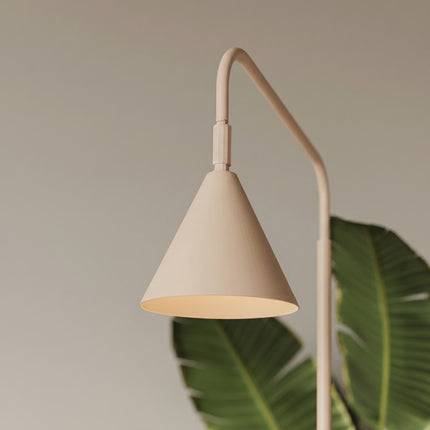 Lampadaire Bergen Cône en Acier Beige, mise en situation 3