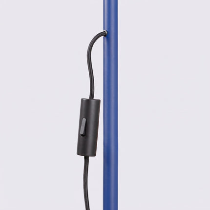 Lampadaire Bergen cône bleu outremer, détail de la rotule