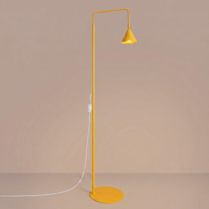 Lampadaire Bergen cône jaune ambré, lumière allumée