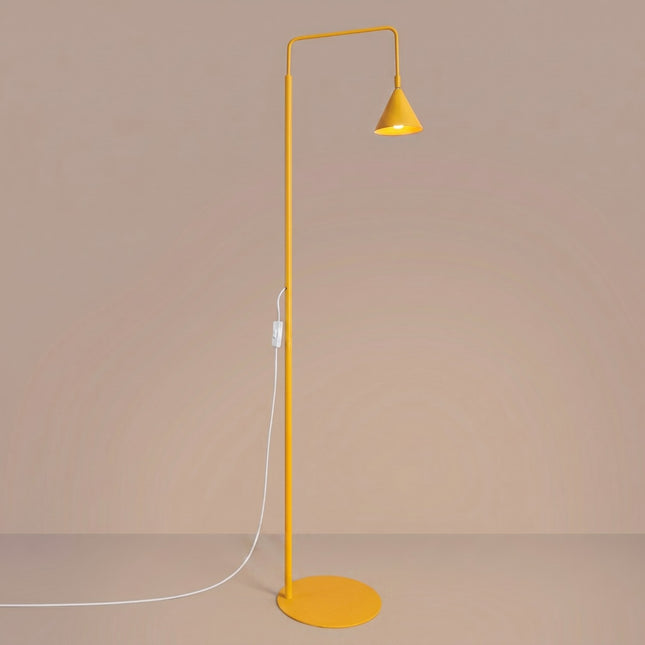 Lampadaire Bergen cône jaune ambré, lumière allumée