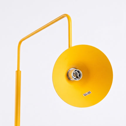 Lampadaire Bergen cône jaune ambré, détail de la platine