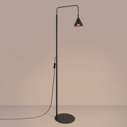 Lampadaire Bergen Cône en Acier Noire, lumière allumée