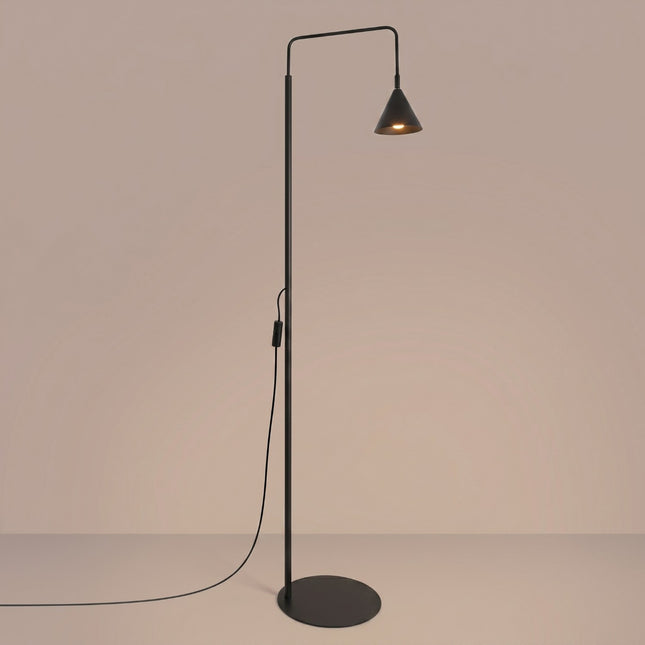 Lampadaire Bergen Cône en Acier Noire, lumière allumée