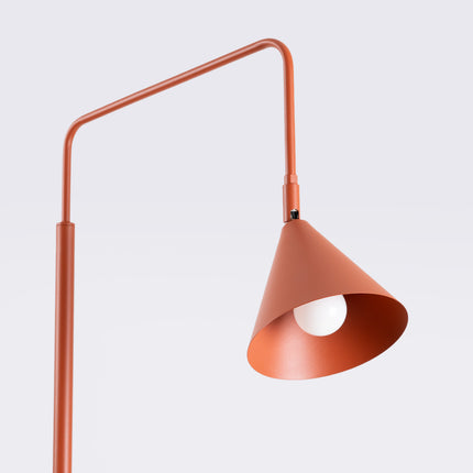 Lampadaire Bergen Cône en Acier Rouge Ocre, packshot de trois quarts