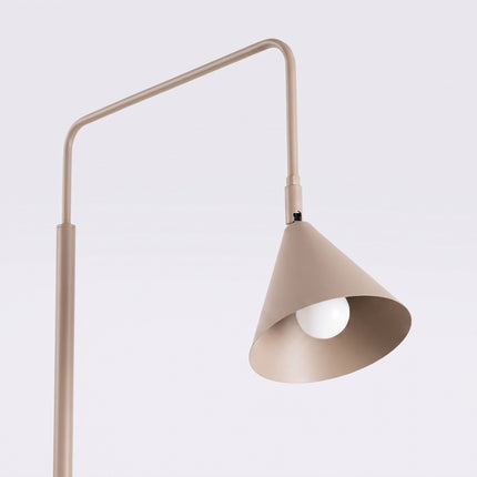 Lampadaire Bergen cône taupe, packshot de trois quarts