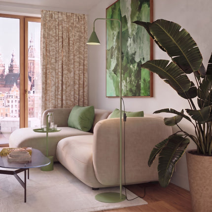 Lampadaire Bergen cône vert sauge au-dessus d'une table