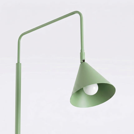 Lampadaire Bergen cône vert sauge, packshot de trois quarts