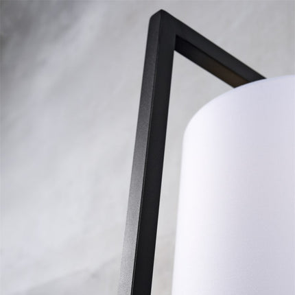 Câble textile du lampadaire Boston noir, enroulé avec sa fiche secteur