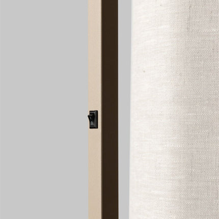Câble textile du lampadaire Boston lin clair, enroulé avec sa fiche secteur